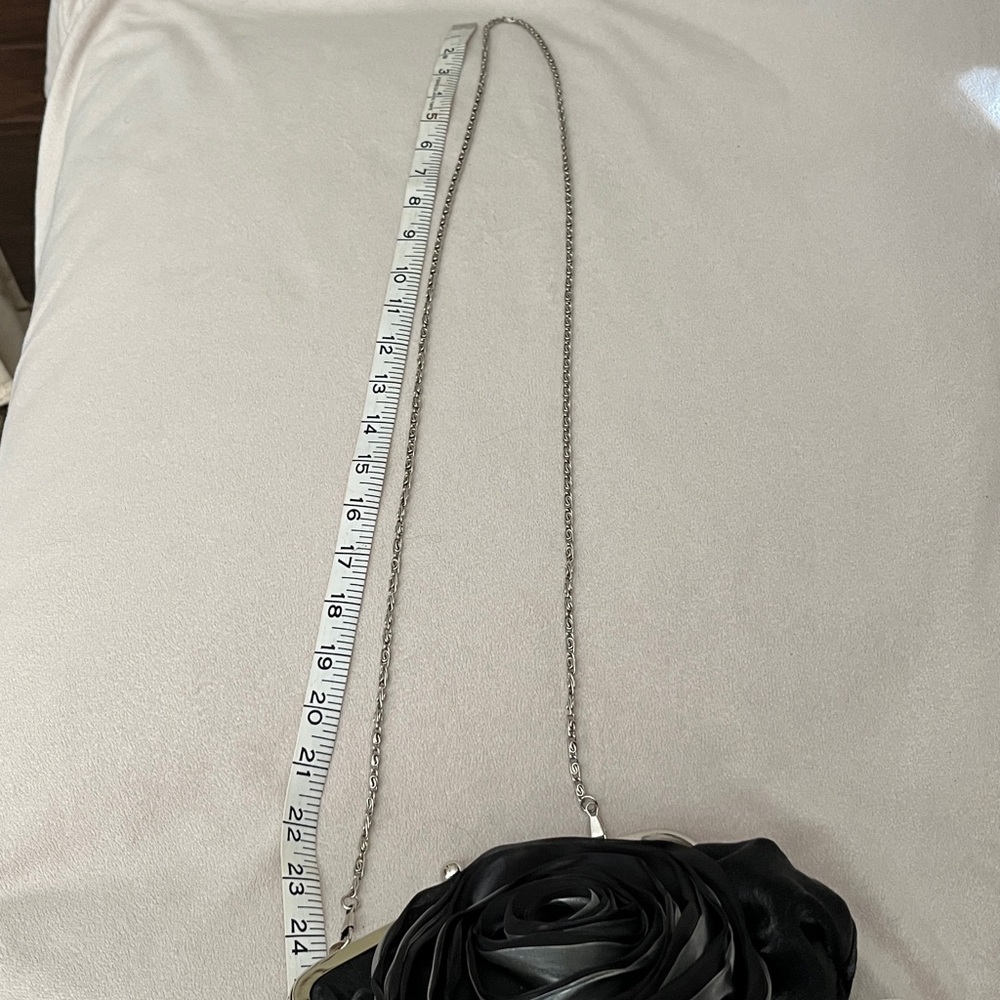EUC Beautiful Evening Clutch With Chain Strap - Picture 11 of 11
